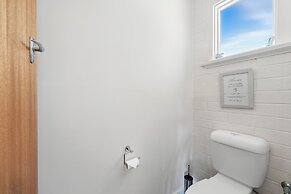 Coningham Beach House - 3 Bedrooms