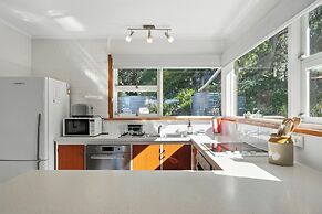 Coningham Beach House - 3 Bedrooms
