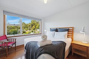 Coningham Beach House - 3 Bedrooms