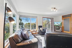 Coningham Beach House - 3 Bedrooms