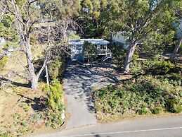 Coningham Beach House - 3 Bedrooms