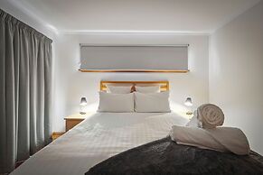 Coningham Beach House - 3 Bedrooms
