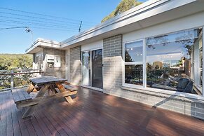 Coningham Beach House - 3 Bedrooms