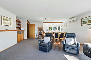 Coningham Beach House - 3 Bedrooms