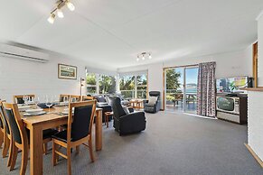 Coningham Beach House - 3 Bedrooms