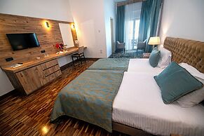 Dome Hotel & Casino