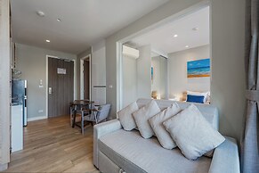 Relaxing 1Br Pool Access Gym C216
