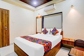 Fabhotel The Royal Park