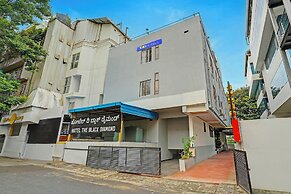 Fabhotel The Black Diamond