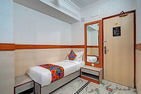 Fabhotel The Black Diamond