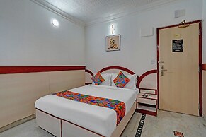 Fabhotel The Black Diamond