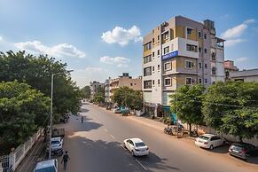 Fabhotel Motisarai