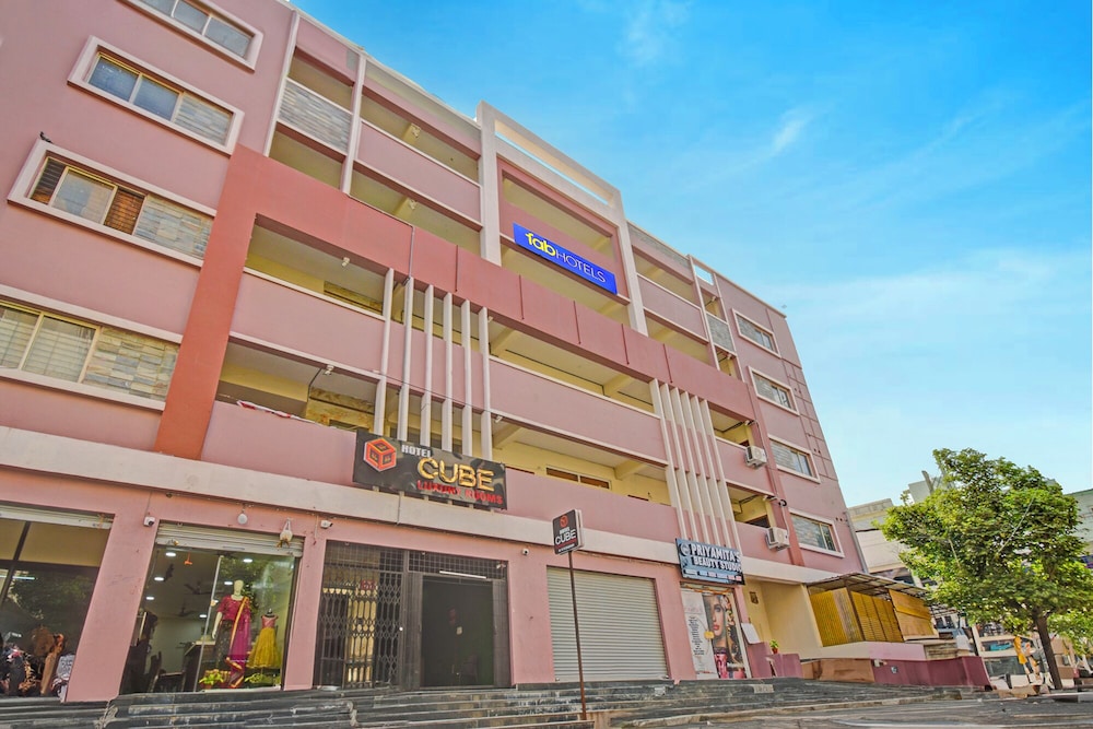 Fabhotel Cube