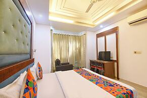 Fabhotel Small Town