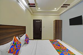 Fabhotel White House Leo