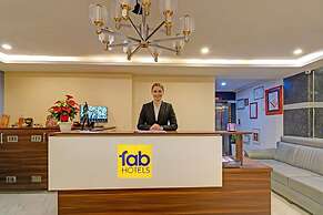 Fabhotel White House Leo