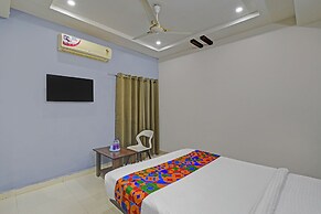 Fabhotel White House Leo
