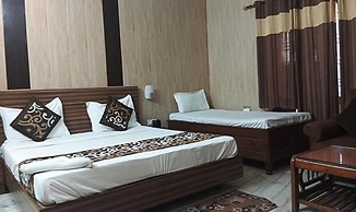 Fabhotel Crown Inn