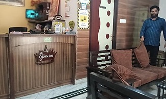 Fabhotel Crown Inn