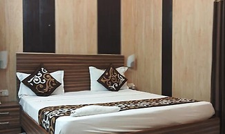 Fabhotel Crown Inn