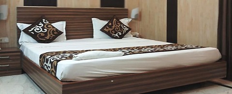 Fabhotel Crown Inn