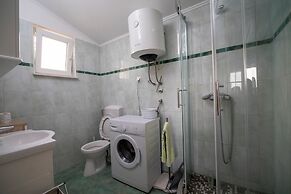 Hill Pool House, Kaštel Kambelovac Retreat