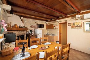Hill Pool House, Kaštel Kambelovac Retreat