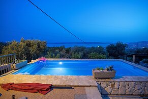Hill Pool House, Kaštel Kambelovac Retreat