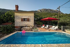 Hill Pool House, Kaštel Kambelovac Retreat