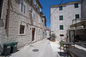 Kira, One Bedroom Apartment In Old Town