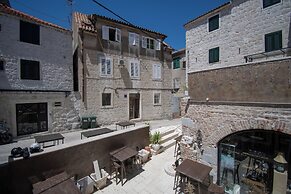 Kira, One Bedroom Apartment In Old Town