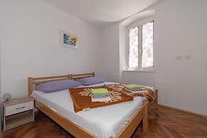 Kira, One Bedroom Apartment In Old Town