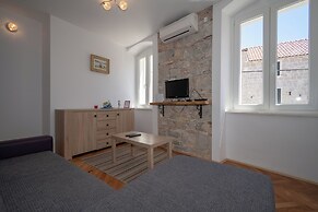 Kira, One Bedroom Apartment In Old Town