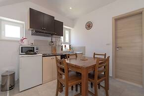 Kira, One Bedroom Apartment In Old Town