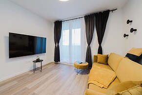 Koi Deluxe, Urban Two Bedroom Oasis