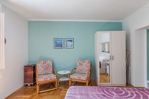 Lady, Cute Studio In Quiet Area