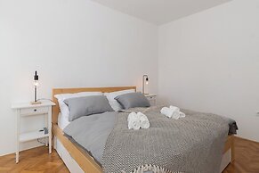 Zozo, Modern Two-Bedroom Suite