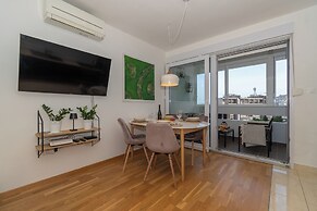 Zozo, Modern Two-Bedroom Suite