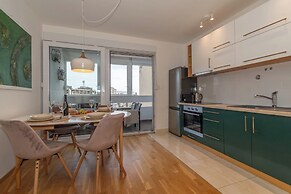 Zozo, Modern Two-Bedroom Suite