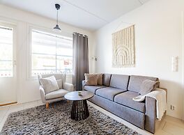 Modern 1BR Apartment next to Ski Slopes