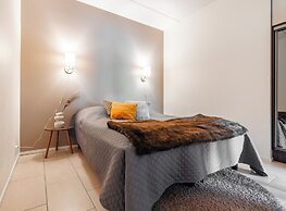Modern 1BR Apartment next to Ski Slopes