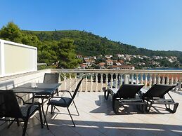 Island Bonaca Apartments