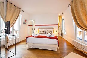 Bright Triplex - 4br/10p - Moulin Rouge