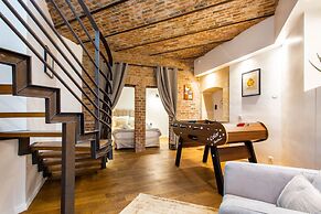Bright Triplex - 4br/10p - Moulin Rouge