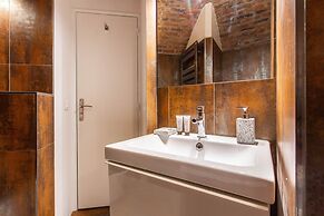 Bright Triplex - 4br/10p - Moulin Rouge