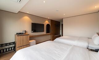 Wavejeju Hotel & Resort