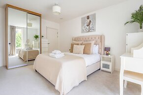 Modern 2-Bed flat in Mill hill Park