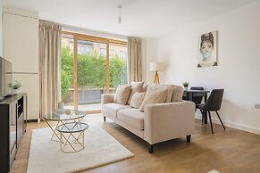 Modern 2-Bed flat in Mill hill Park