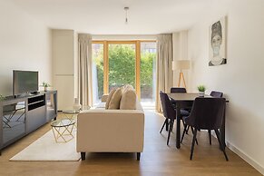 Modern 2-Bed flat in Mill hill Park