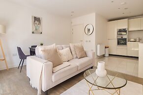 Modern 2-Bed flat in Mill hill Park
